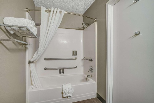 Motel 6 Bethel, CT - Danbury image 1